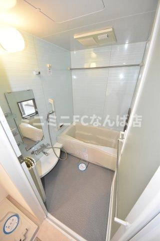 ロイヤルパークス桃坂の浴室