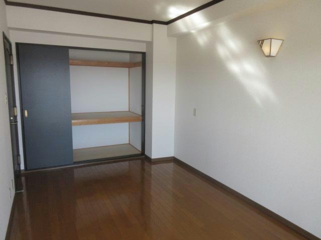 ホワイトパレスの洋室