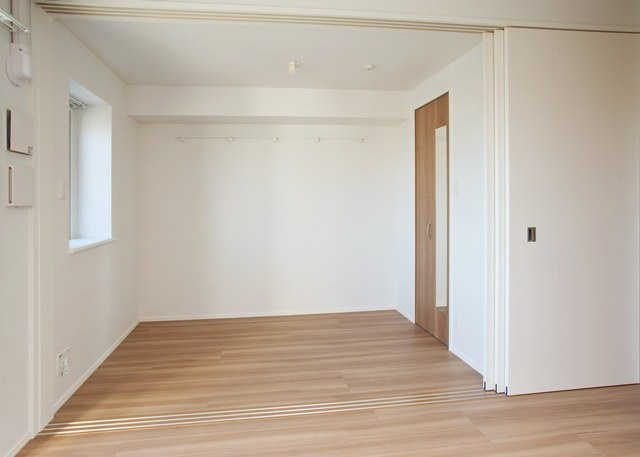 新品家具付きマンション美野島16(KaGood福岡)の居間・リビング