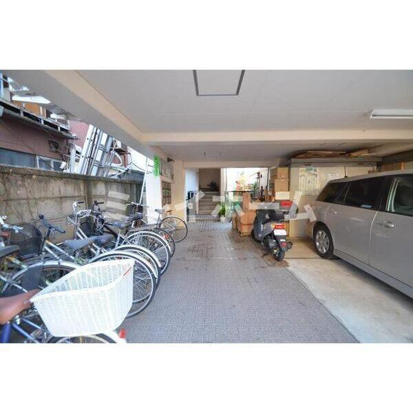 DEMOLAKIRI山王のロビー