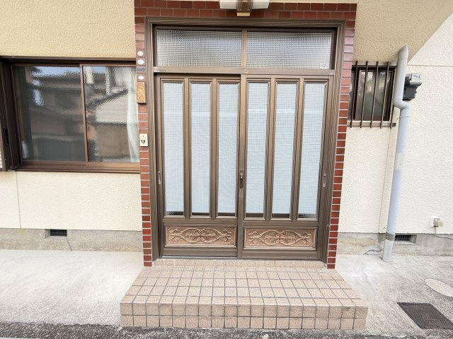 大津乙貸家のエントランス