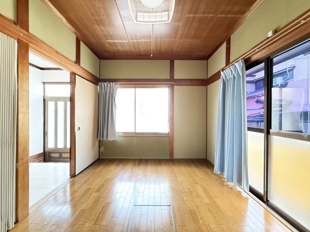 大津乙貸家の内装