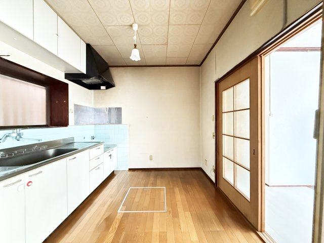 大津乙貸家の居間・リビング