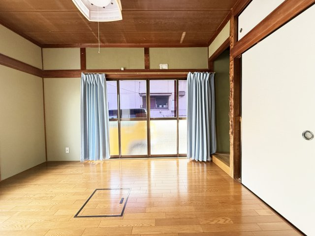 大津乙貸家の居間・リビング