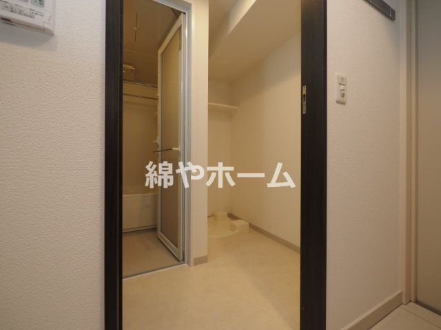 エステムコート難波Ⅴブロードの洗面所|ゆったりとスペースのある洗面所