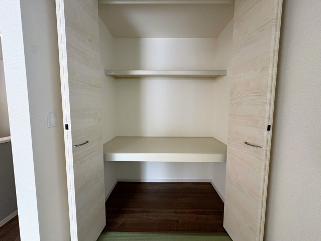 リーブルガーデン南城市佐敷新里・3号棟の収納|生活に和の趣をもたらすタタミコーナー３帖に設置された、押し入れ収納