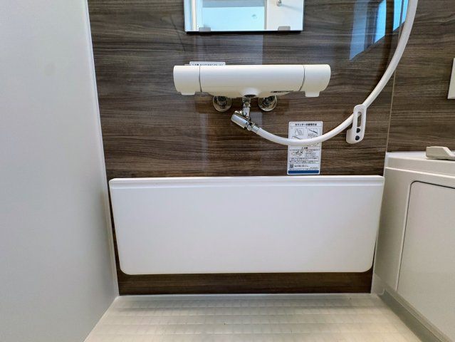 リーブルガーデン南城市佐敷新里・3号棟の浴室|浴室の折り畳みカウンター