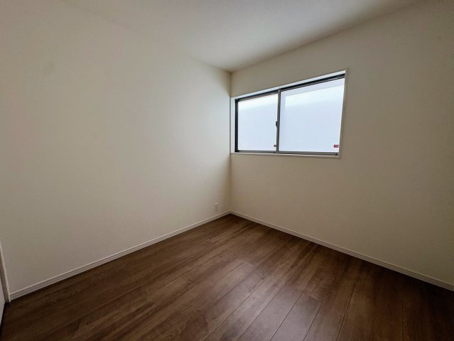 リーブルガーデン南城市佐敷新里・3号棟の洋室|２階洋室５帖①