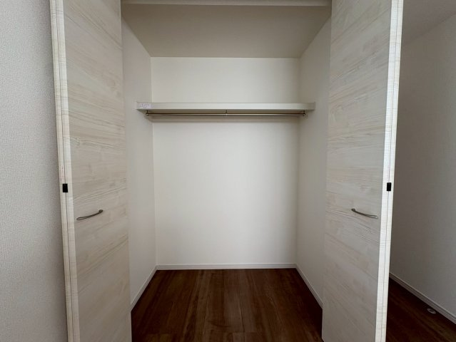 リーブルガーデン南城市佐敷新里・3号棟の収納|２階洋室②クローゼット収納付き