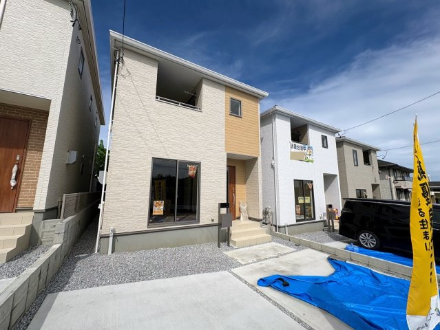 リーブルガーデン南城市佐敷新里・3号棟の駐車場|並列２台駐車可能スペース付き！お気軽にお問い合わせください♪