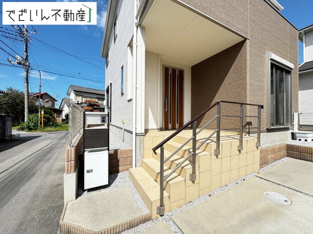【玄関】 | 深谷市小前田　中古住宅   | 現地(2025年9月撮影)