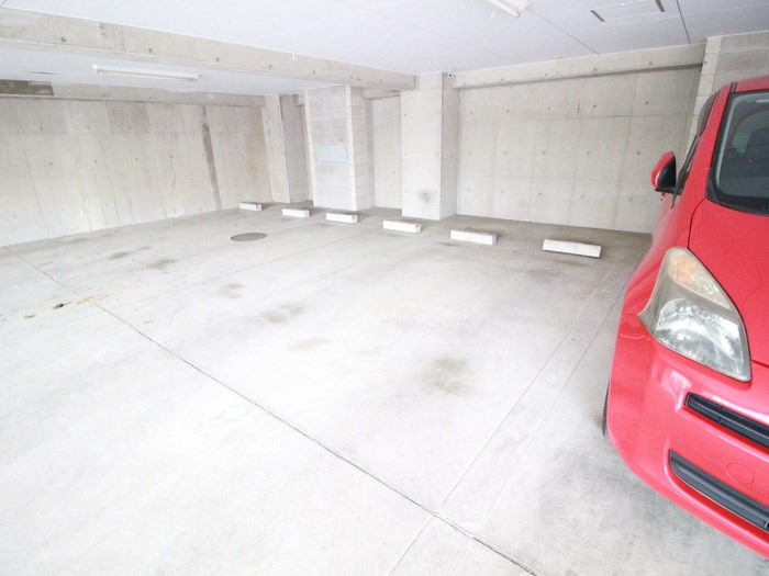 ヒルズ池場の駐車場