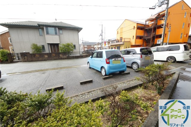 リヴェール大村の駐車場