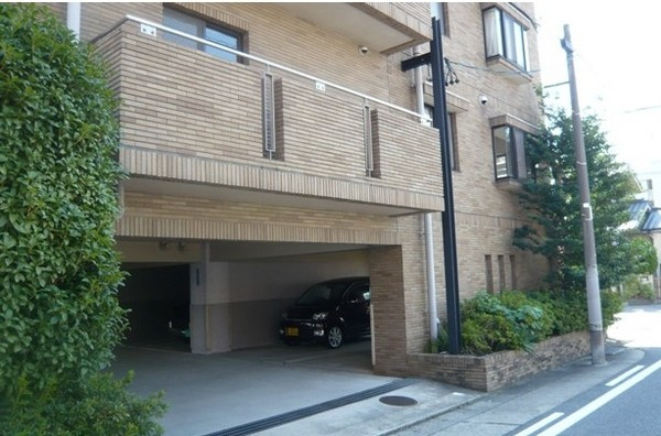 エスカーラ平針のエントランス