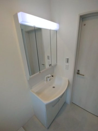 練馬区南大泉1丁目　二世帯利用可　快適リフォーム住宅の独立洗面台