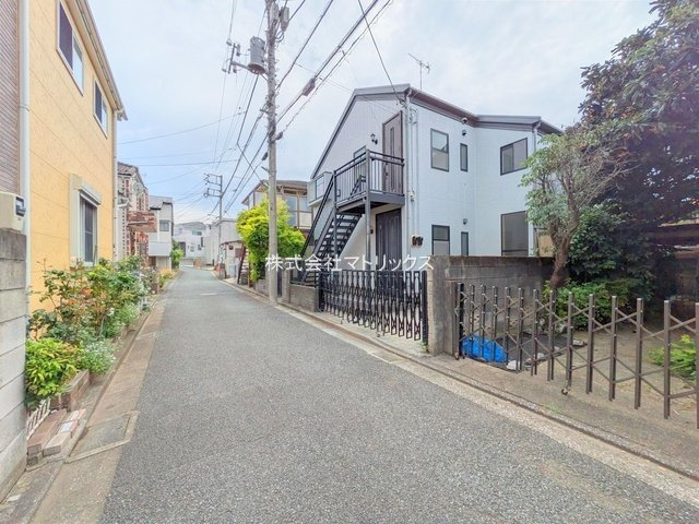 練馬区南大泉1丁目　二世帯利用可　快適リフォーム住宅の前面道路含む現地写真