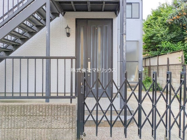 練馬区南大泉1丁目　二世帯利用可　快適リフォーム住宅の玄関