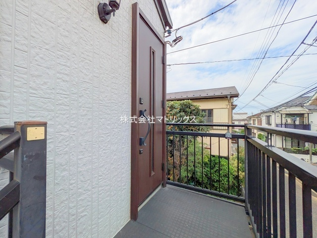 練馬区南大泉1丁目　二世帯利用可　快適リフォーム住宅の玄関