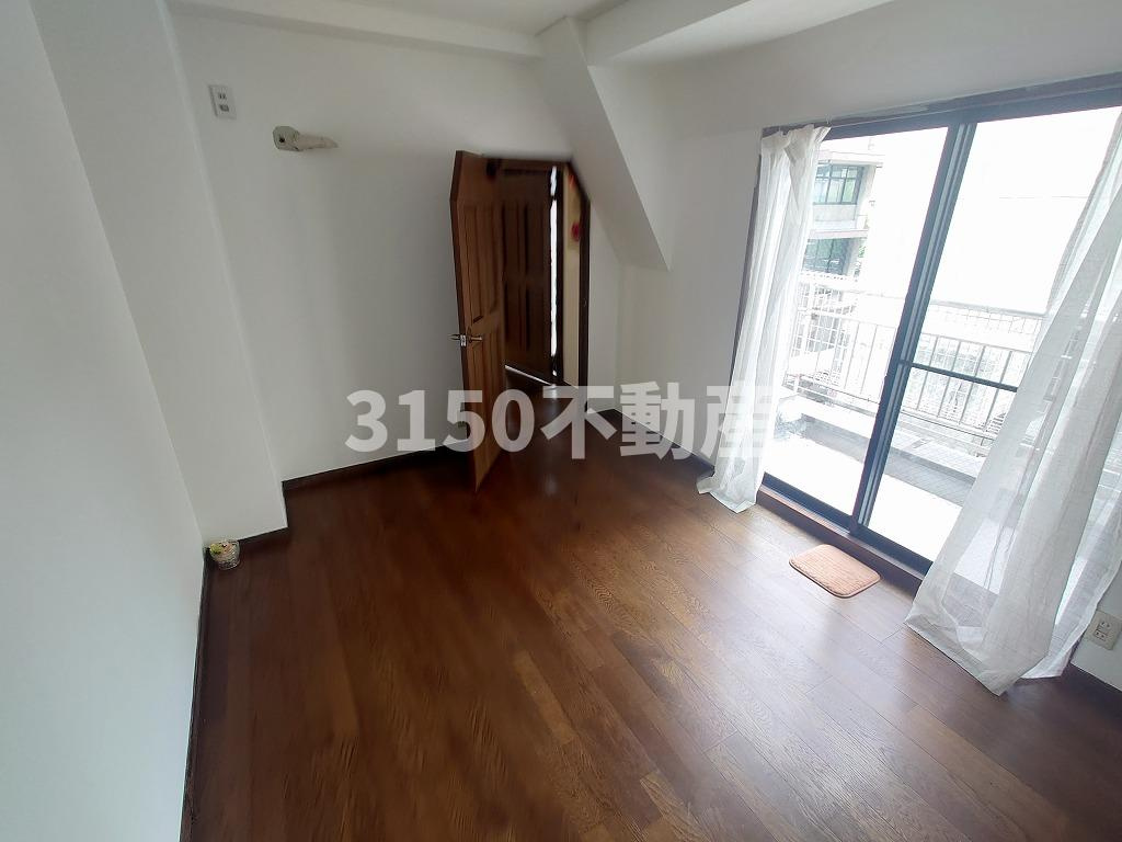 Bee8ビルの居間・リビング