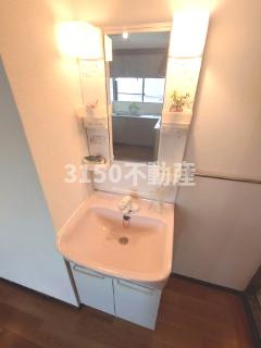 Bee8ビルの洗面所