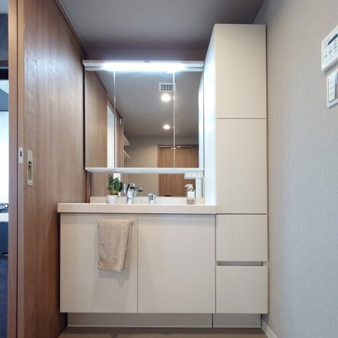グランドメゾン朝比奈の独立洗面台|収納量の高い洗面化粧台です