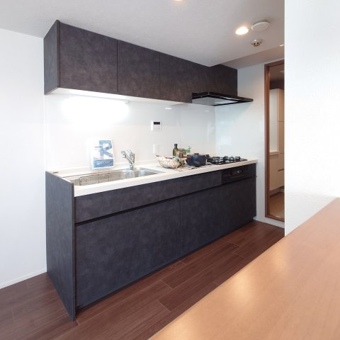 グランドメゾン朝比奈のキッチン|シックな色合いのキッチンです