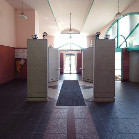 グランドメゾン朝比奈のその他共用部分|メインのエントランスです。落ち着いた雰囲気のある空間です。