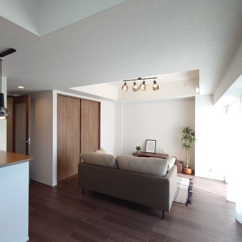 グランドメゾン朝比奈の居間・リビング|リビングに隣接の洋室は引き戸で仕切ることも可能です