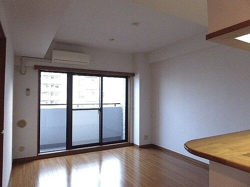 ライオンズマンション本川越駅前の居間・リビング|LDK約11.7畳別角度　※2024年10月内装後撮影