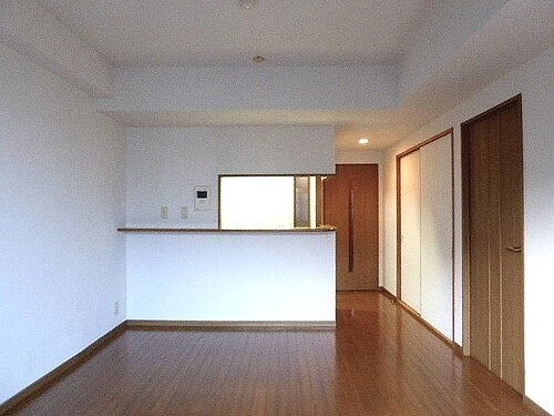 ライオンズマンション本川越駅前の居間・リビング|LDK約11.7畳　※2024年10月内装後撮影