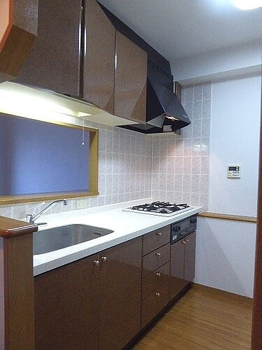 ライオンズマンション本川越駅前のキッチン|カウンターキッチン　※2024年10月内装後撮影