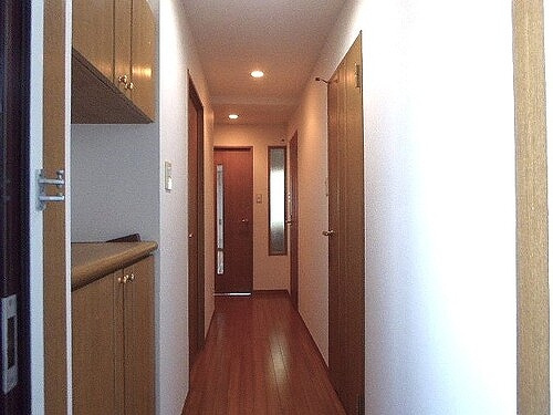 ライオンズマンション本川越駅前の玄関|共有部からの室内　※2024年10月内装後撮影