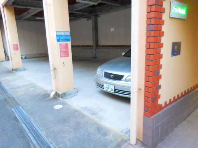 フェリセ富田の駐車場