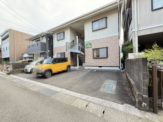 メゾンド竹島の駐車場