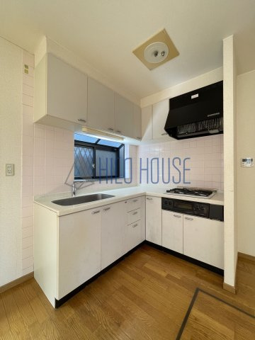 並木戸建のキッチン