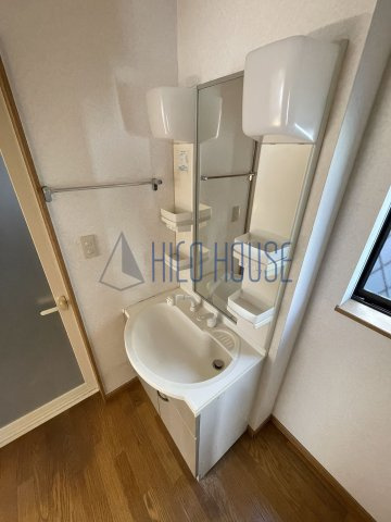 並木戸建の洗面所