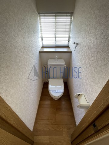 並木戸建のトイレ