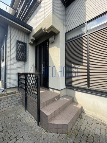 並木戸建のエントランス