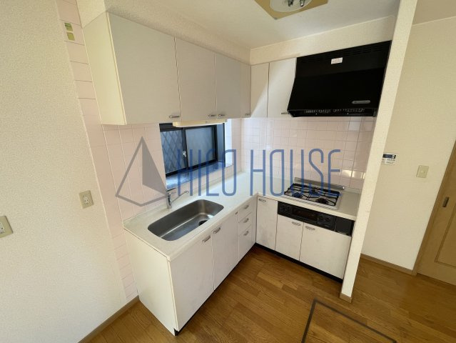 並木戸建のキッチン