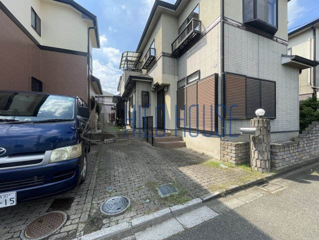 並木戸建の駐車場