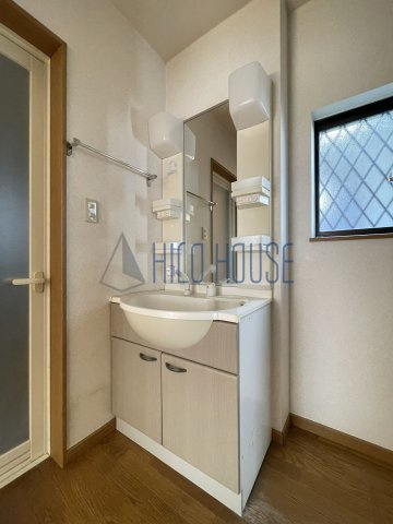 並木戸建の洗面所