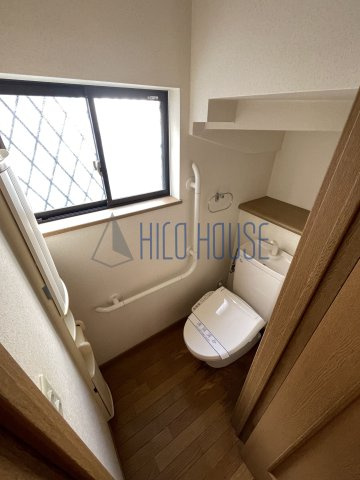 並木戸建のトイレ