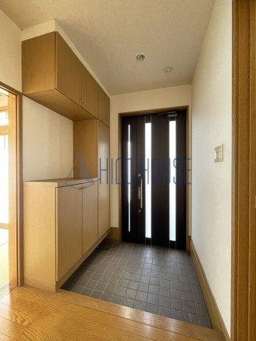 並木戸建の玄関