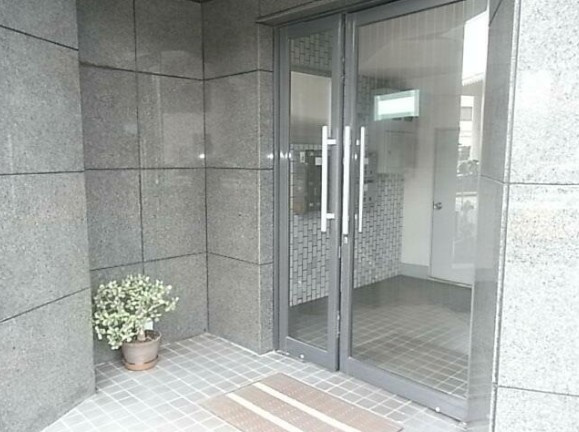 吉野ビルのエントランス