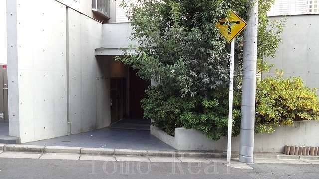 ＺＥＬ　ＣＯＵＲＴ　ＡＯＹＡＭＡのエントランス