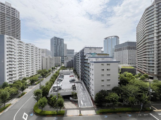 【展望】 | 眼前に広がる空の雄大さと、このお部屋の自慢の一つである「眺望」をご覧ください。毎日、この景色を独り占めできる新生活に夢が広がります。～即日のご見学可能～　お問合せはお気軽にどうぞ。

