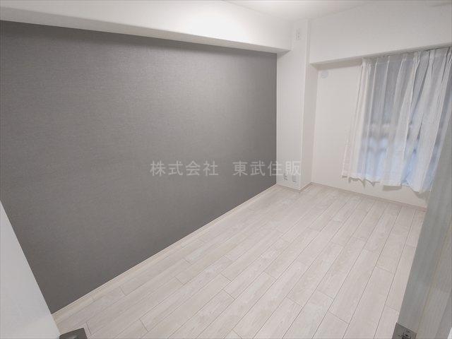 【洋室】 | ガーデンシティ狭山弐号館 | 洋室4.7帖、落ち着いた色調の洋室です