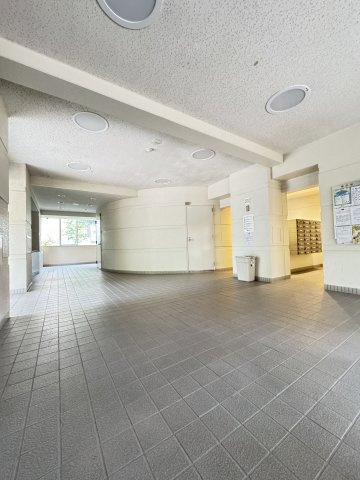 ルネシティ脇浜町２号棟のエントランス