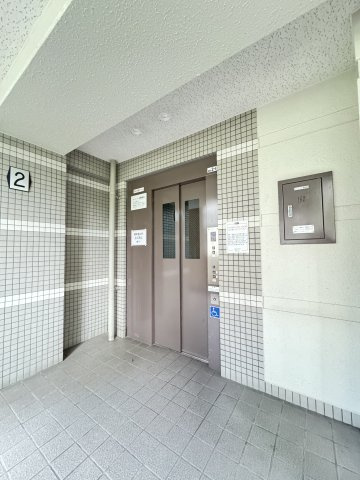 ルネシティ脇浜町２号棟のロビー