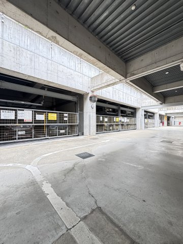 ルネシティ脇浜町２号棟の駐車場